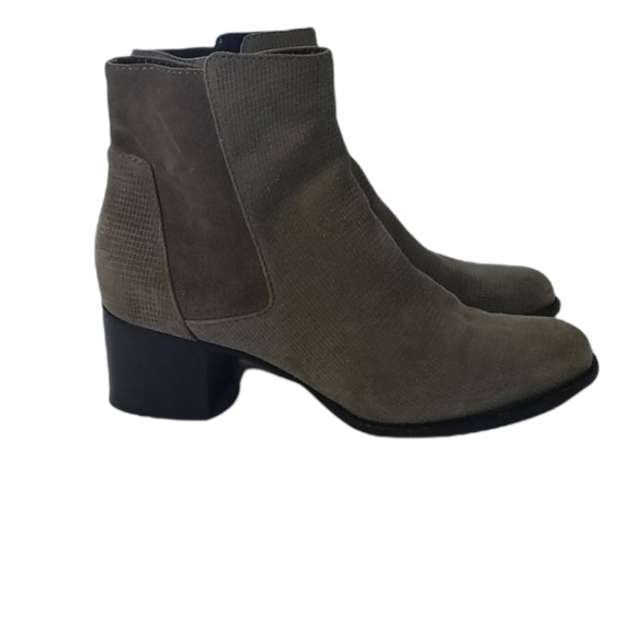 Aquatalia Tisha Taupe Suede Boots 8 - Picture 1 of 11